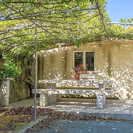 Couette-café Au Jardin Fleuri Les Châtelliers-Châteaumur